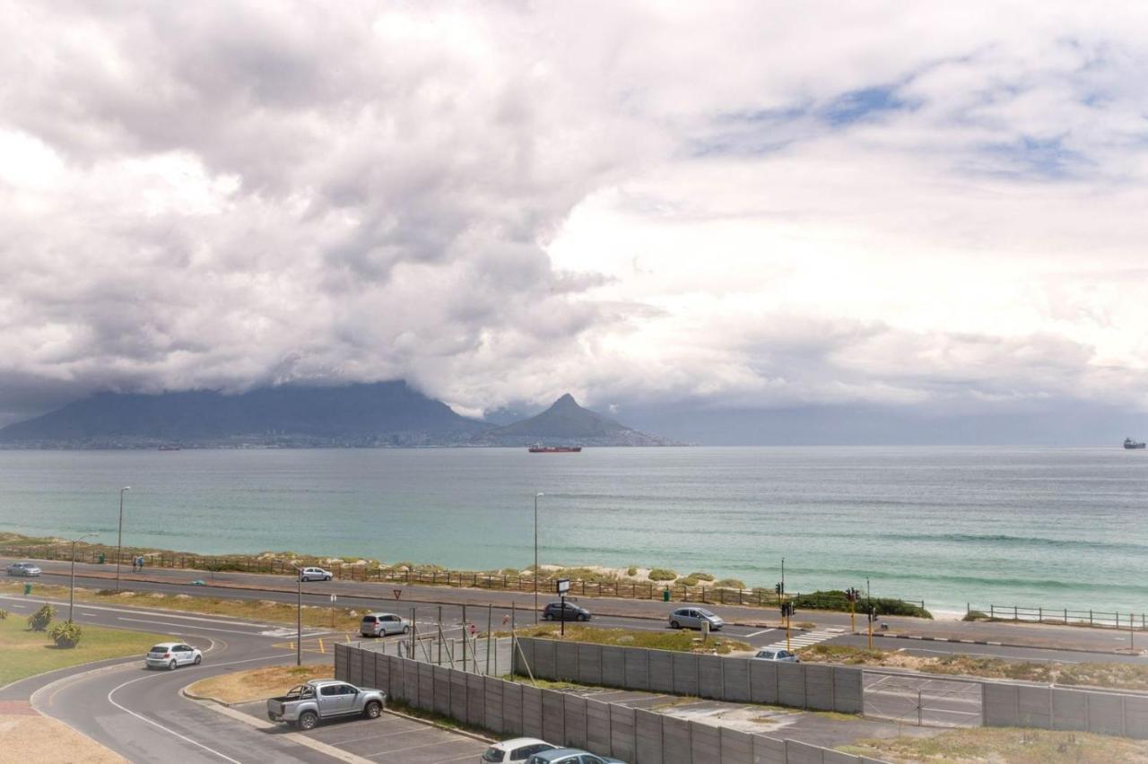 Luxury Beachfront 2 Bed, 2 Bath With Communal Swimming Pool Cape Town