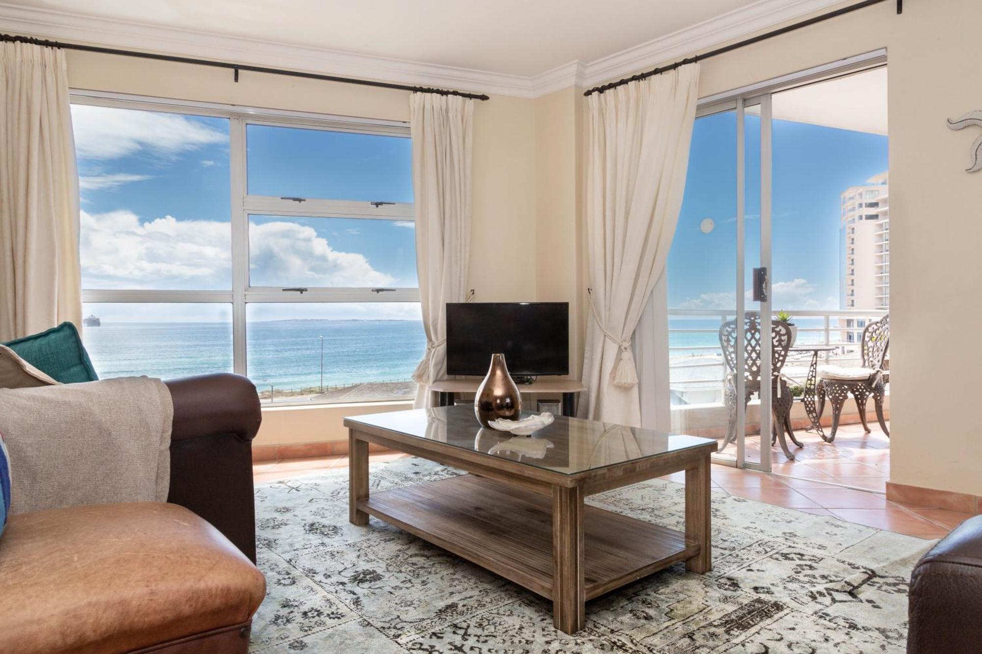 Luxury Beachfront 2 Bed, 2 Bath With Communal Swimming Pool